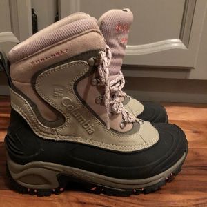 Columbia woman’s snowboot *like new*